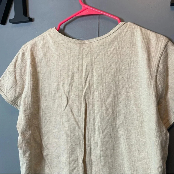 L.L. Bean cream textured short sleeve T-shirt, size medium, 100% cotton - Picture 6 of 6